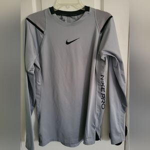 Nike Pro AeroAdapt   Long Sleeve Mediuom Grey Pullover Athletic Shirt